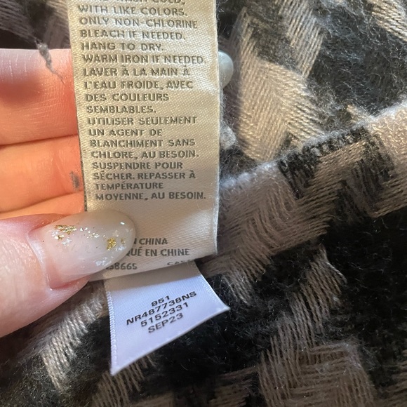 Nordstrom Rack Scarf - Picture 5 of 5